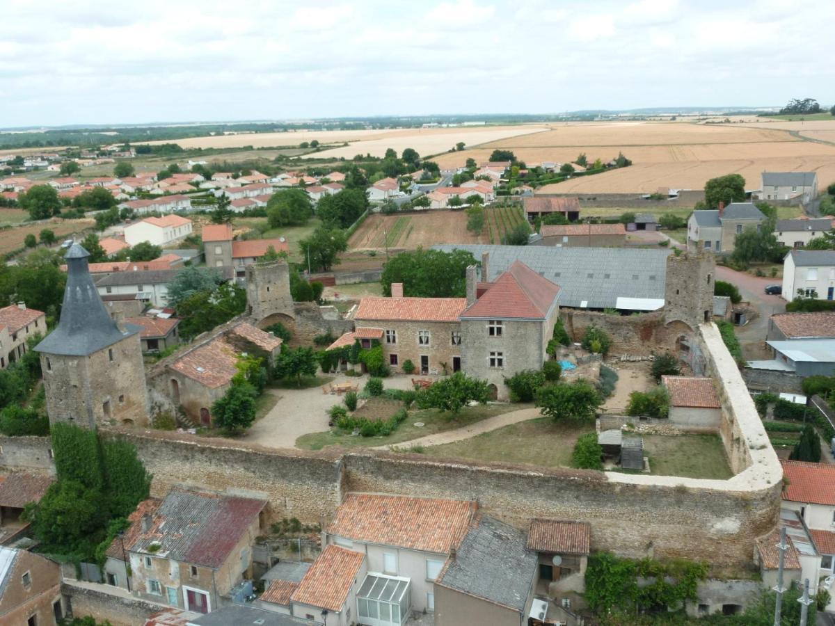 Le Vieux Chateau Airvault Εξωτερικό φωτογραφία