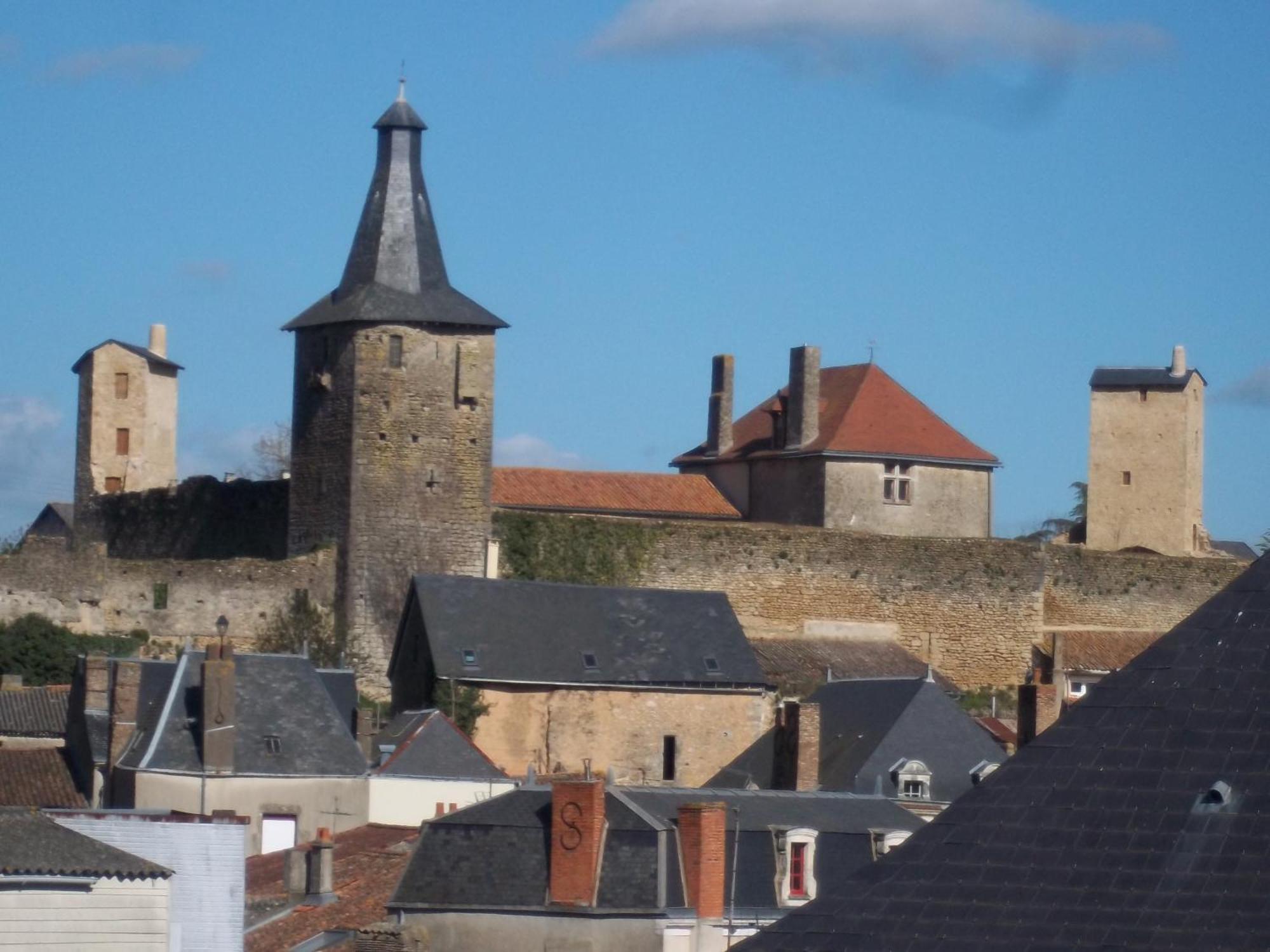 Le Vieux Chateau Airvault Εξωτερικό φωτογραφία