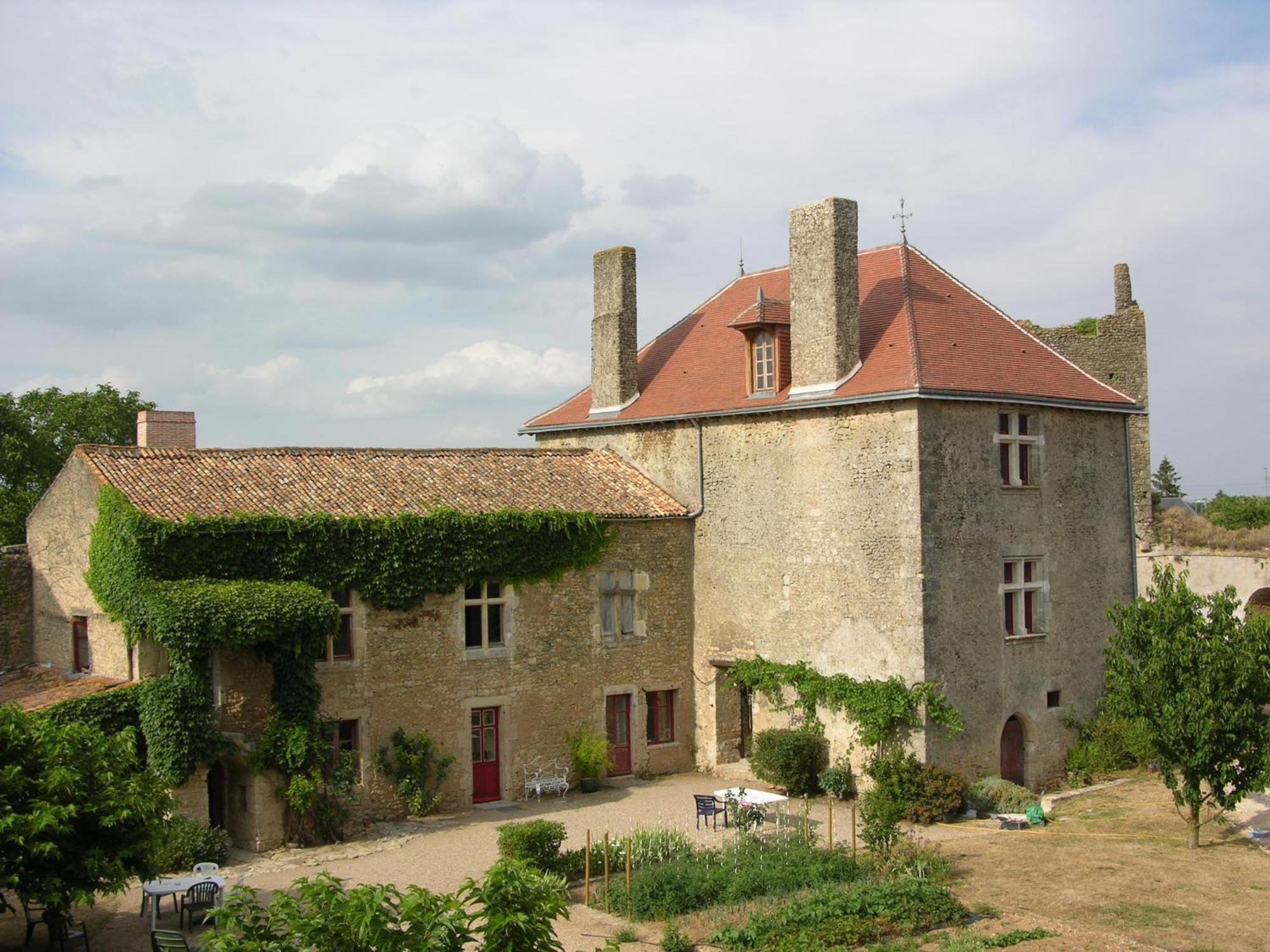 Le Vieux Chateau Airvault Εξωτερικό φωτογραφία