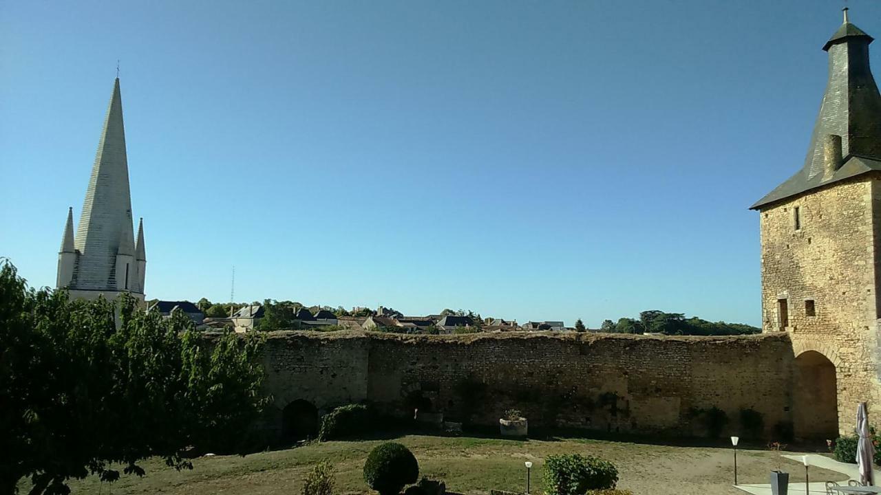 Le Vieux Chateau Airvault Εξωτερικό φωτογραφία